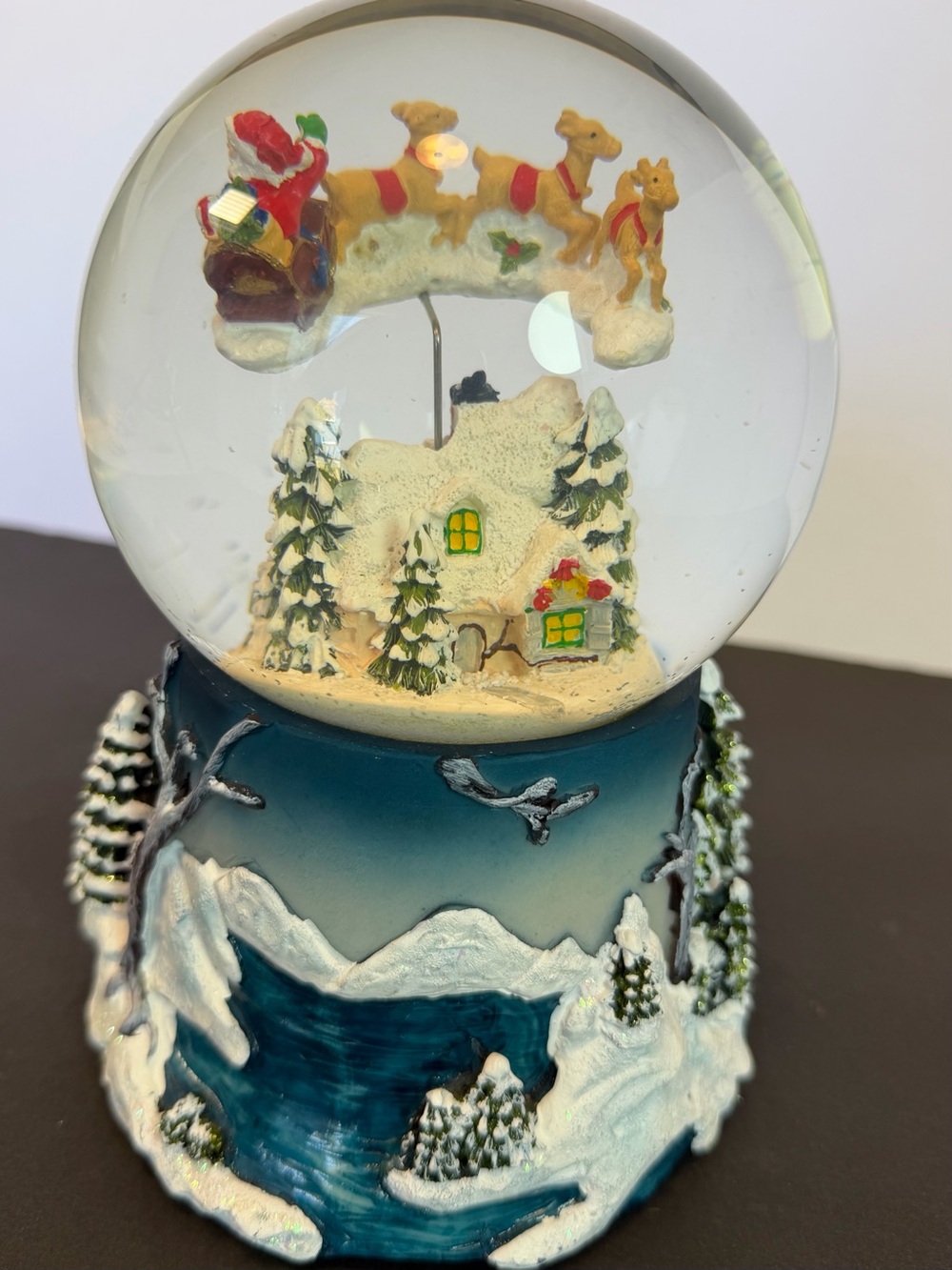 San Francisco Music Box Santa Flying Over Village Snow Globe Works! 8” No Box - Picture 6 of 12